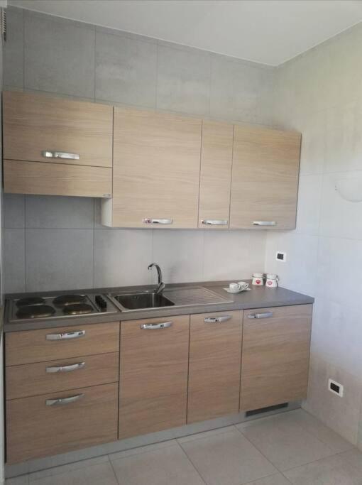 White-Blue Vibes, Seafront 2-Bedroom Apt Montesilvano Luaran gambar