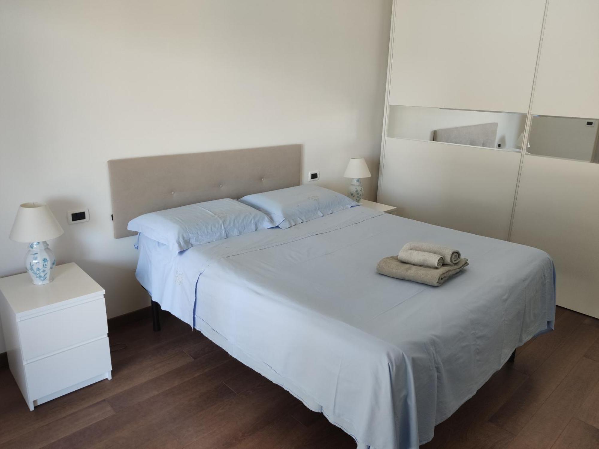 White-Blue Vibes, Seafront 2-Bedroom Apt Montesilvano Luaran gambar